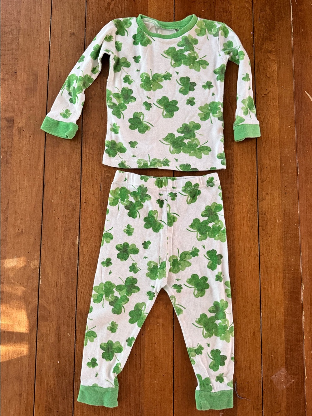Burt’s Bees Baby Organic Shamrock Clover St. Patrick’s Day Pajamas PJs Set 12M